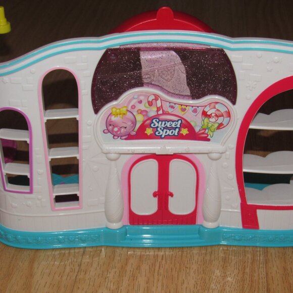 Shopkins Playsets Fashion Boutique Bakery Store Checkout Gumball Machine - Picture 4 of 8